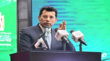 صافرة الختام.. وزير الرياضة يحتفل بنهاية بطولة الأندية لكرة القدم الإلكترونية